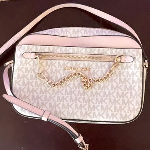 Michael Kors crossbody purse, hardly used!!